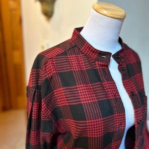 BANANA REPUBLIC Black and Red Plaid Tartan Low High Button Down Flannel Shirt -